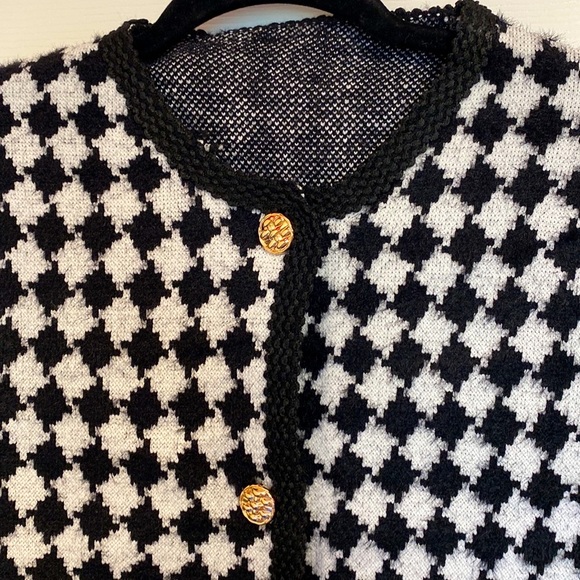 Beautiful jacket - Picture 3 of 3